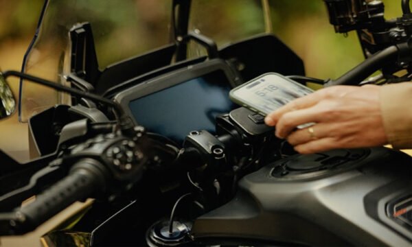 Motorcycle Phone Mounts with Ripping Fast Qi2 Charging-2
