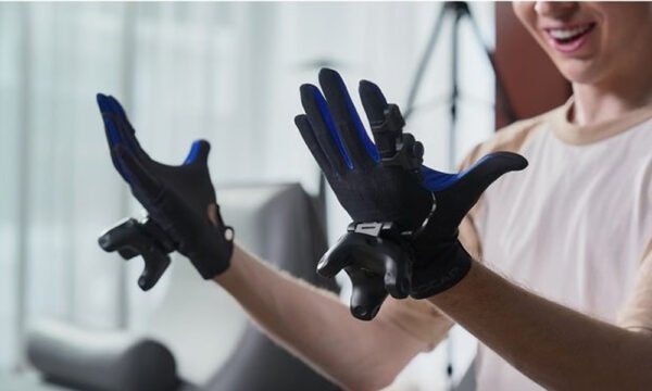 UDCAP, Silk-Like VR Glove for SteamVR