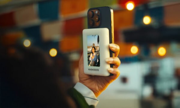 MagMirror - Transform your Smartphone into a Vlogging Studio