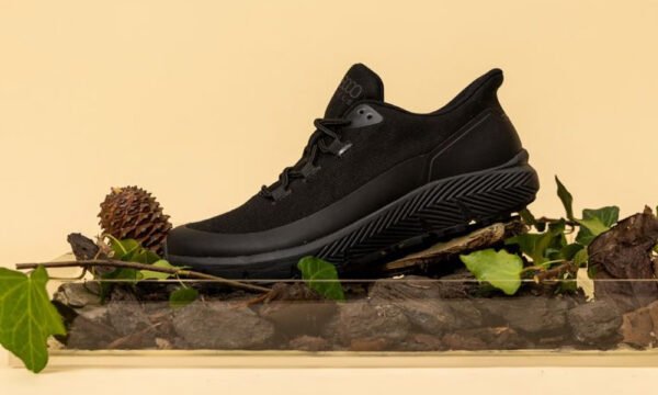 Waterproof HEMP sneakers for travelling