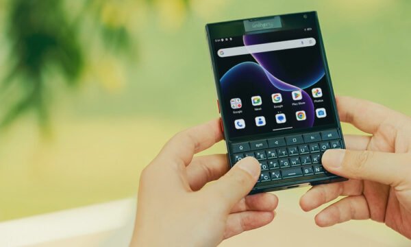 Titan 2 - The Latest 5G QWERTY Physical Keyboard Smartphone