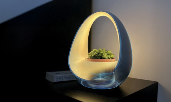 Planto – The World’s First Water-Powered Smart Lamp