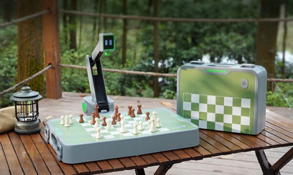 Manya Cynus — Your Portable AI Chess Robot