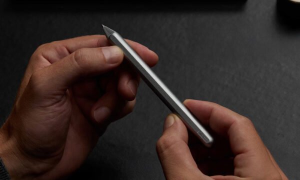 AEON Ballpoint – a minimalist pen with a hidden twist